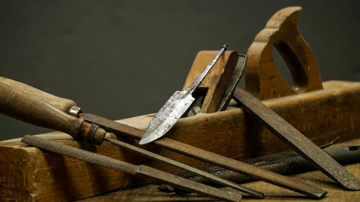 Oak, Pine or Ash? Choosing the Right Wood for Handmade Furniture